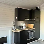 Rauha E, Minikoti Saunalla, Iso Parkkialue شقة فندقية Lumijoki