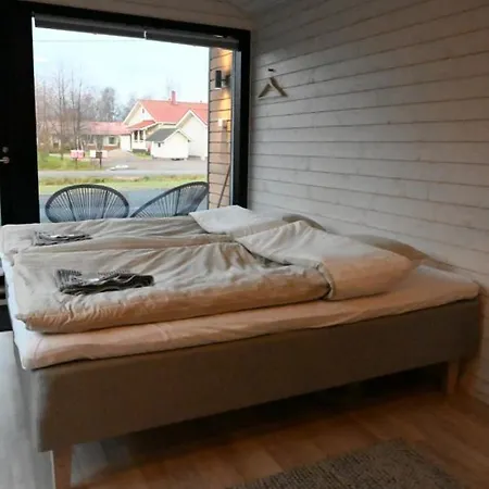 Rauha E, Minikoti Saunalla, Iso Parkkialue 3*